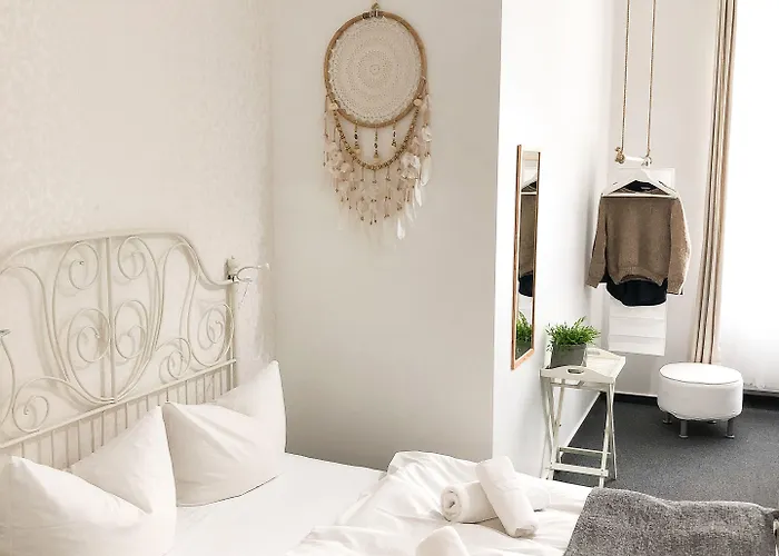 Absolut Πανσιόν 2*